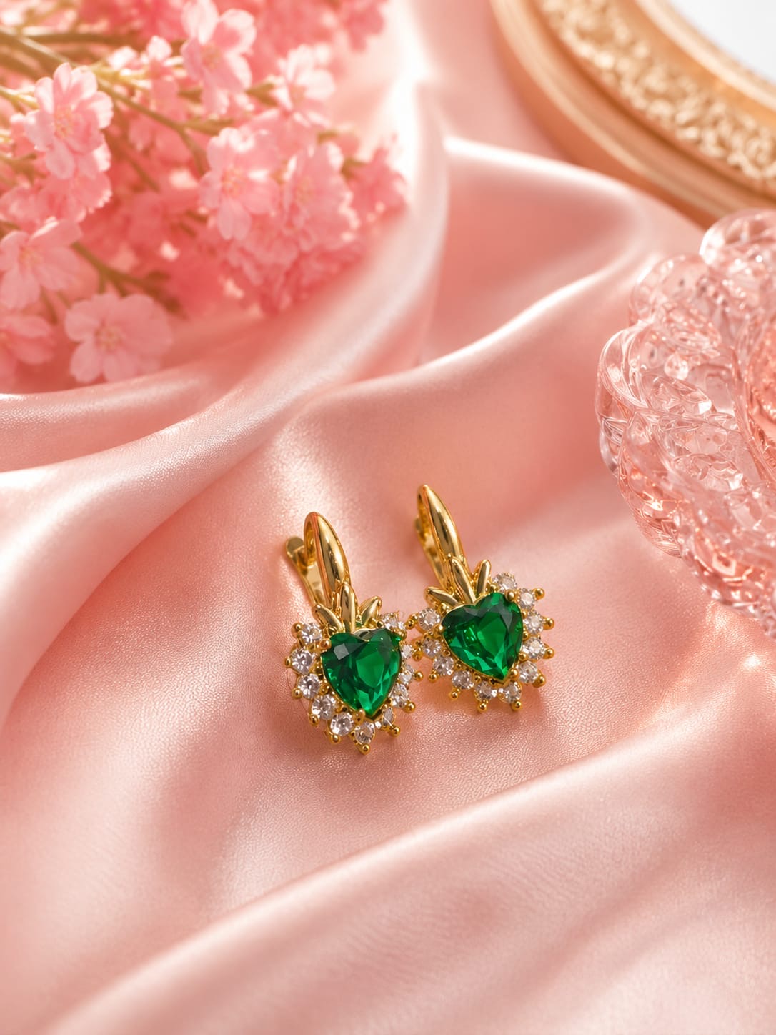Aretes corazón verde esmeralda con cristales - Oro laminado 14K